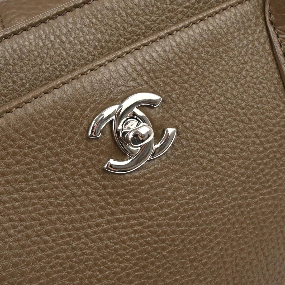 Chanel 2013-2014 Brown Deerskin Executive Cerf Tote Bag - Image 3