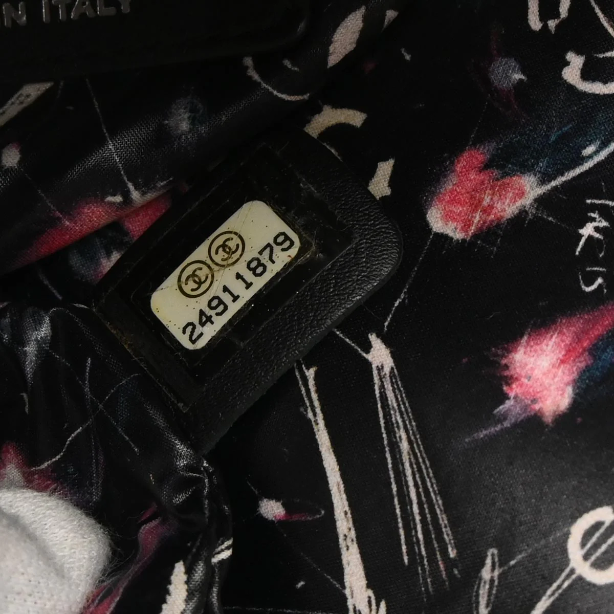 Chanel 2017-2018 Silver Calfskin Ground Control Tote Bag - Image 10