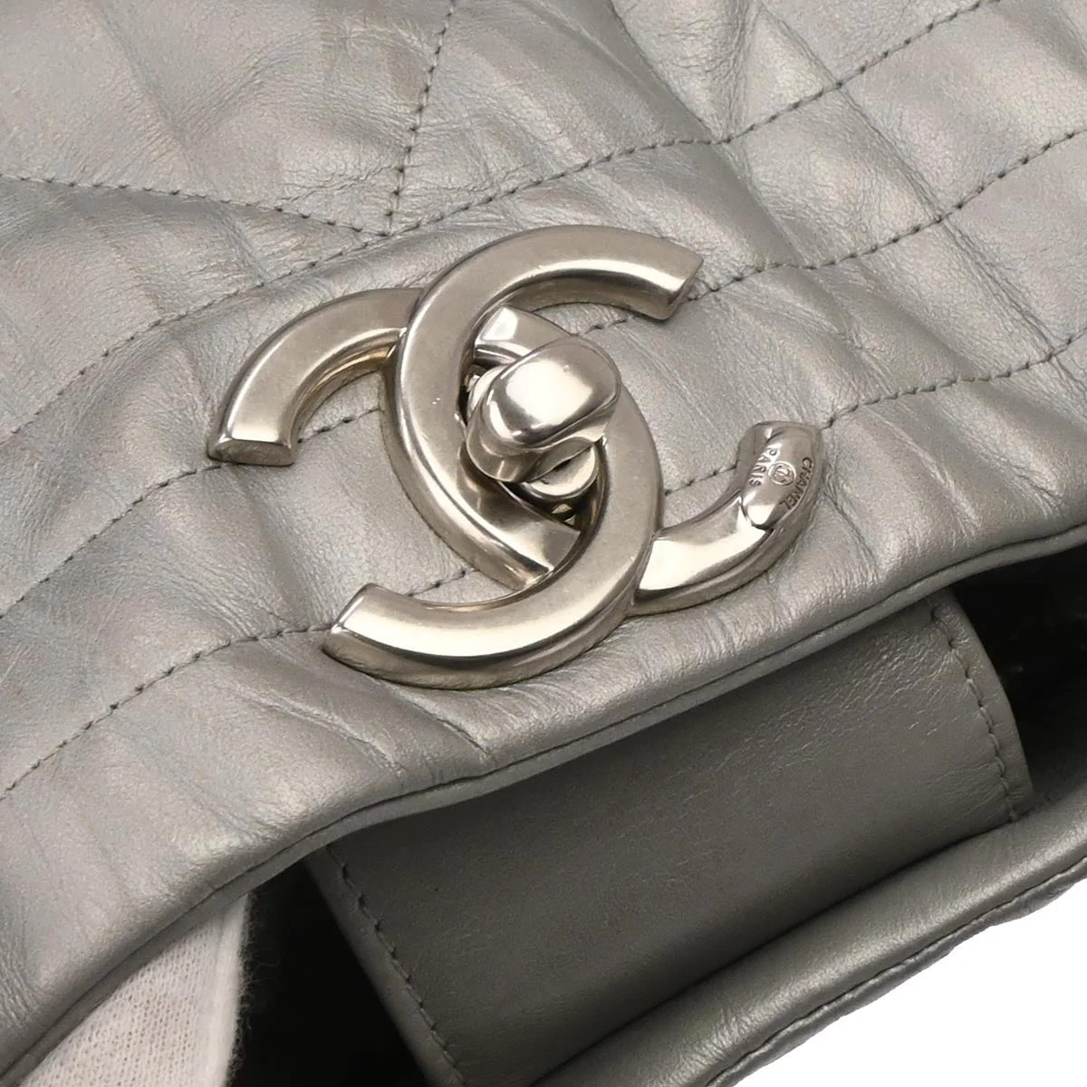 Chanel 2017-2018 Silver Calfskin Ground Control Tote Bag - Image 5