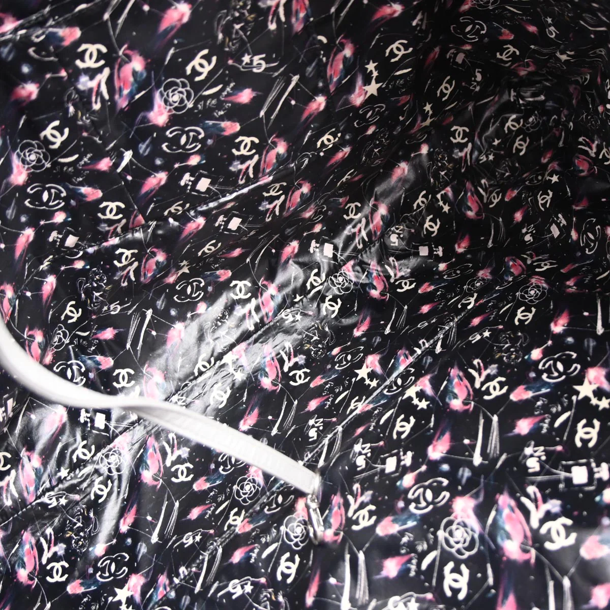 Chanel 2017-2018 Silver Calfskin Ground Control Tote Bag - Image 8