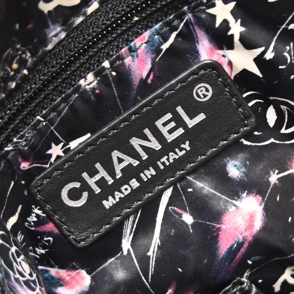 Chanel 2017-2018 Silver Calfskin Ground Control Tote Bag - Image 9