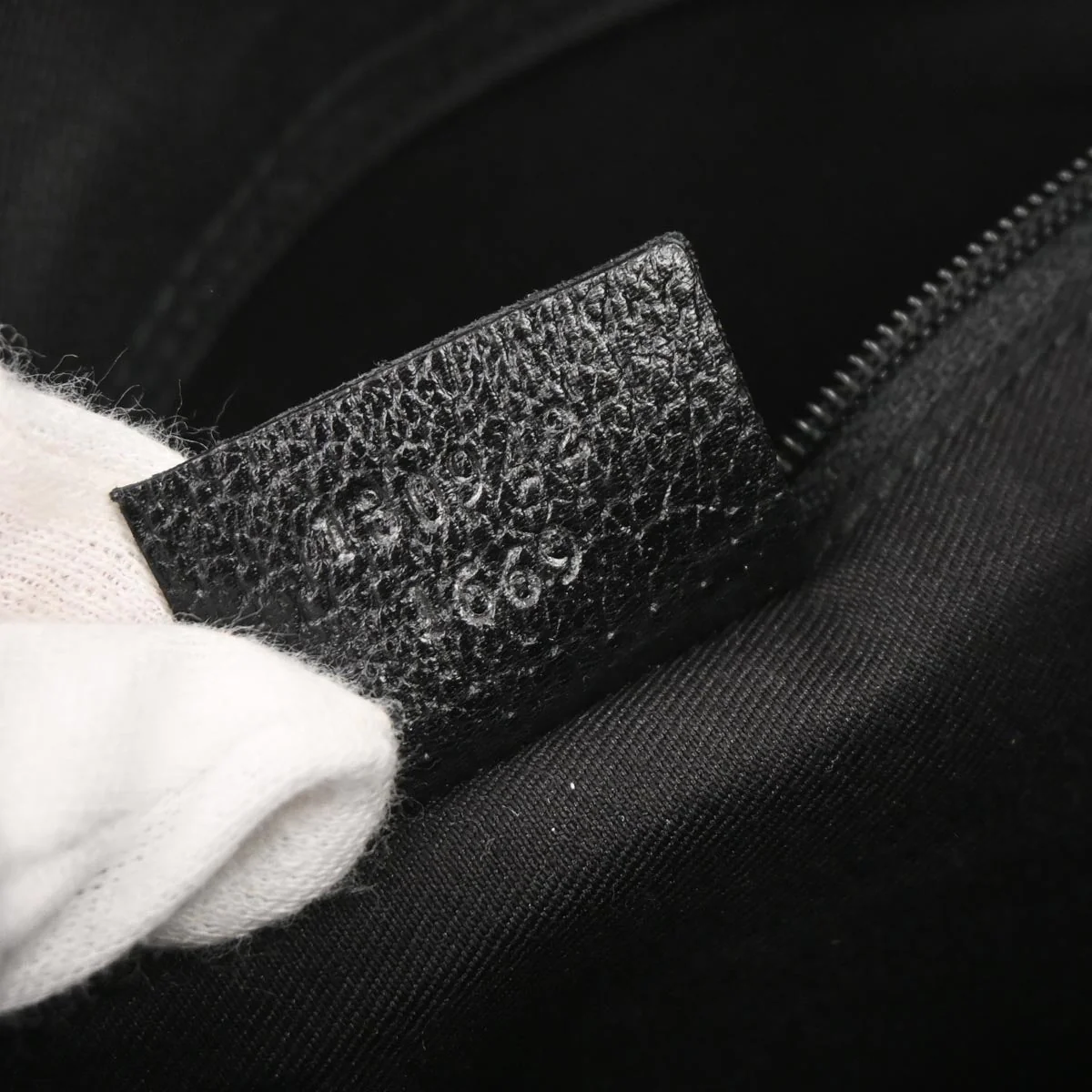 Gucci Black GG Handbag - Image 10