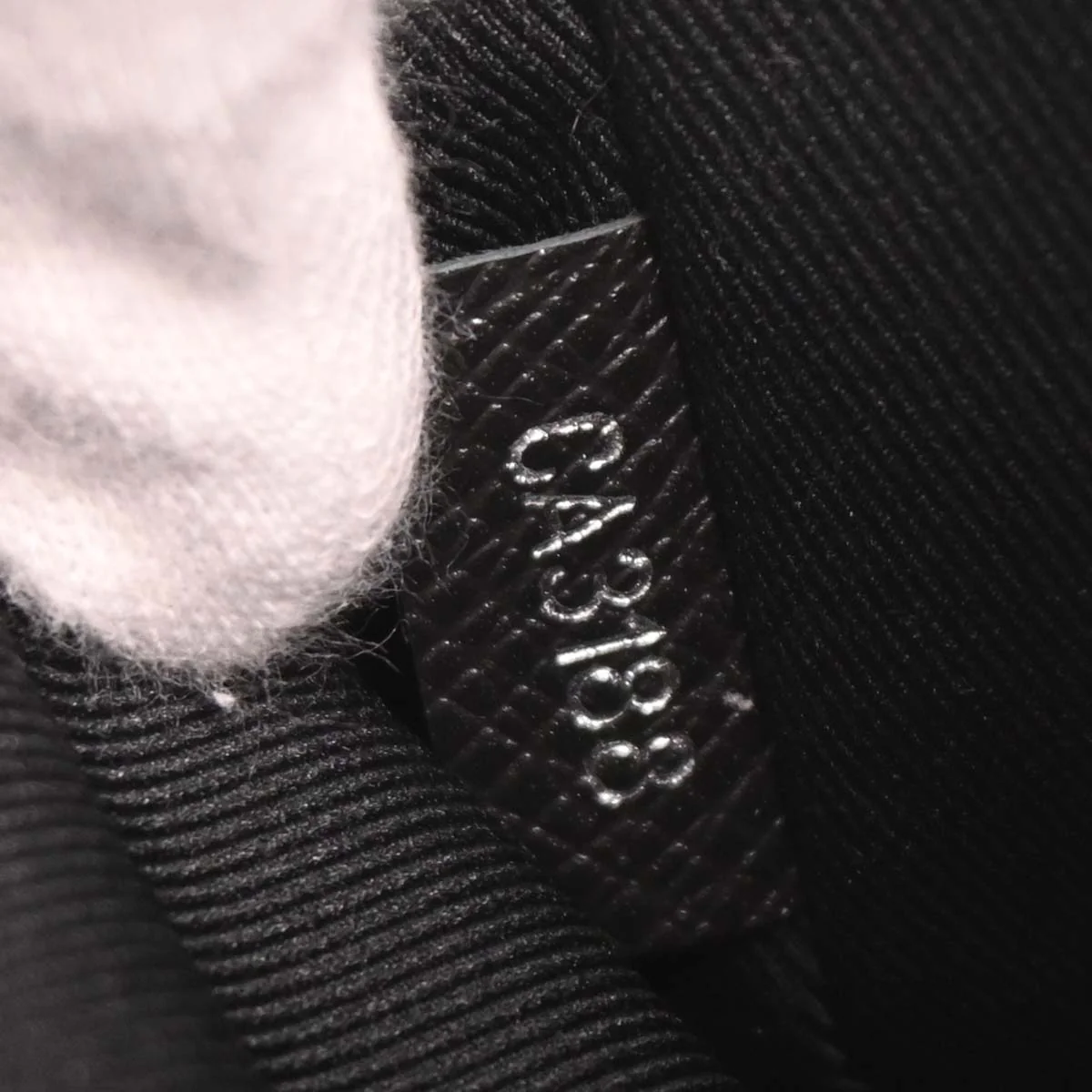 Louis Vuitton Black Taiga Anton Pochette Shoulder Bag M34416 - Image 10