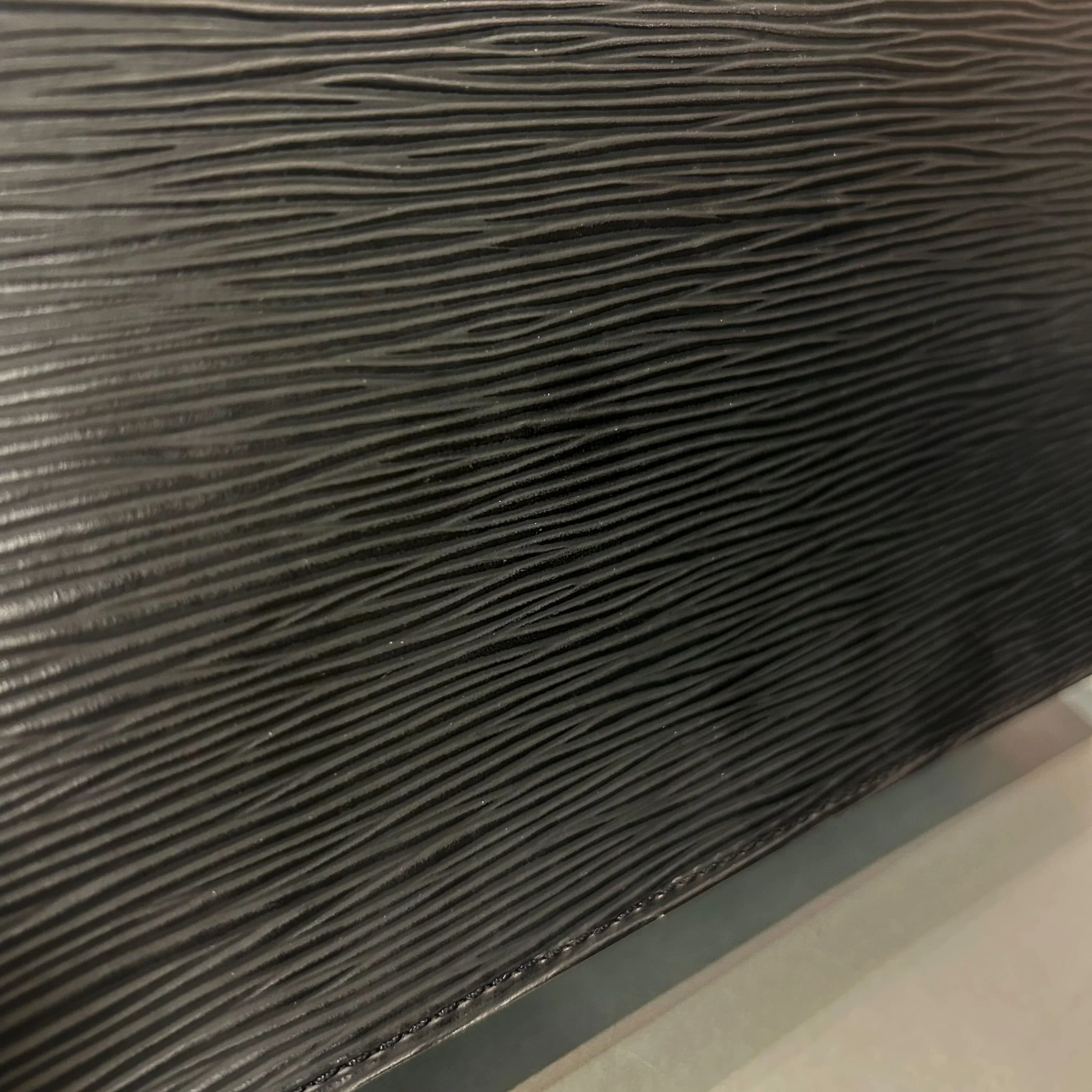 Louis Vuitton 2006 Black Epi Monceau 28 M52792 - Image 13