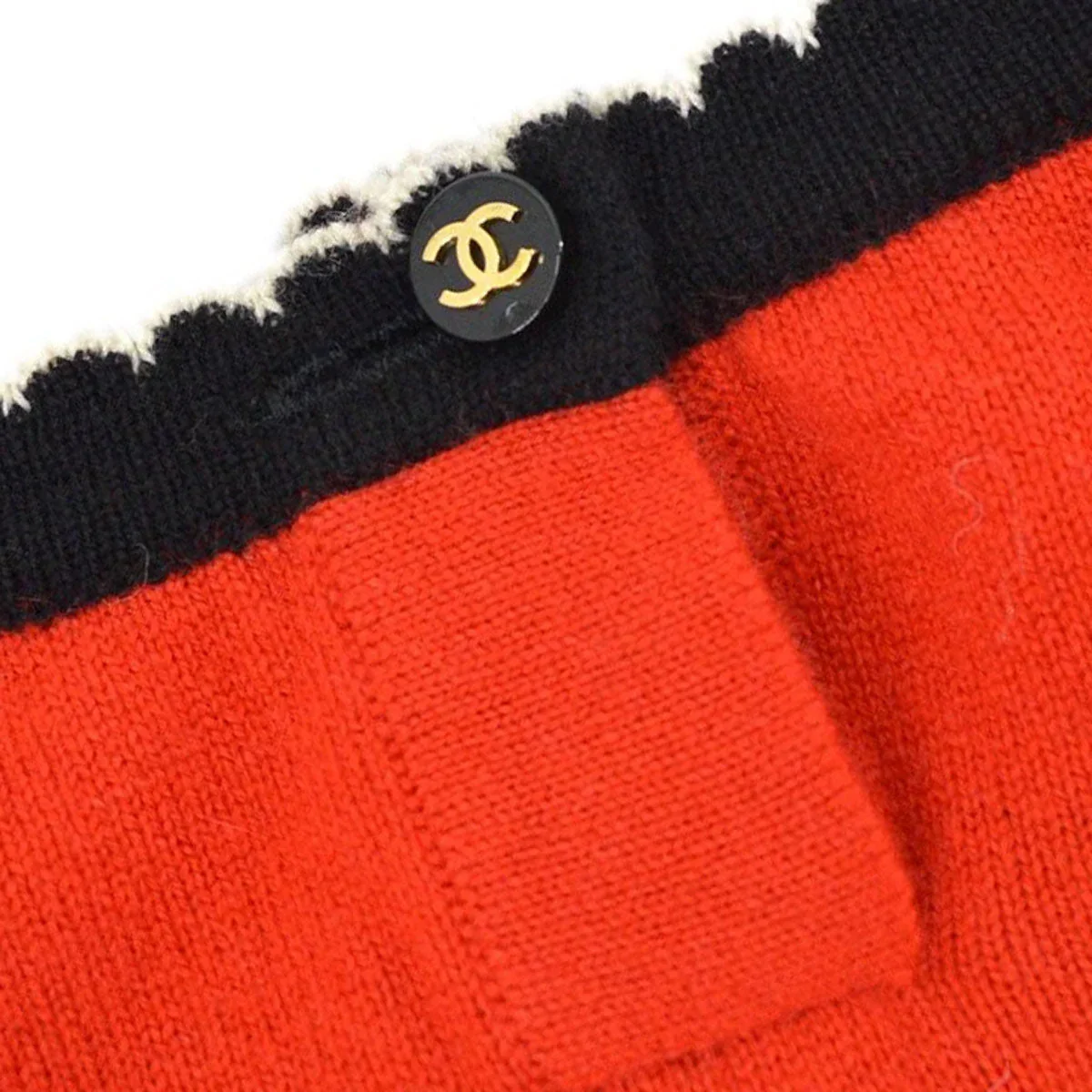 Chanel trimmed neck cashmere T-shirt - Image 4