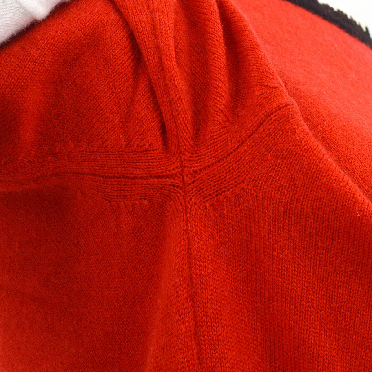 Chanel trimmed neck cashmere T-shirt - Image 6