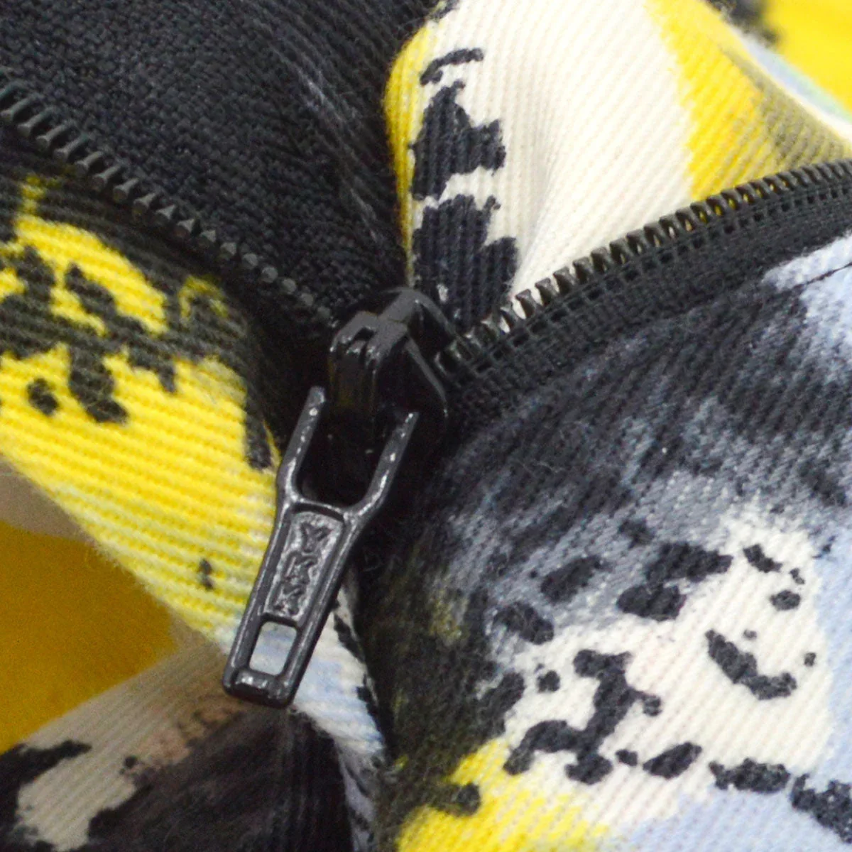 Chanel 1997 Spring camellia-print slim-cut trousers #38 - Image 6